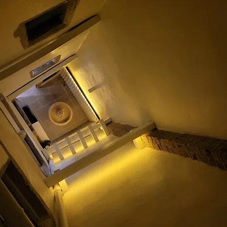 Au Pied De La Forteresse *