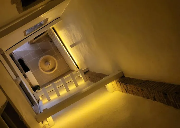 Au Pied De La Forteresse *